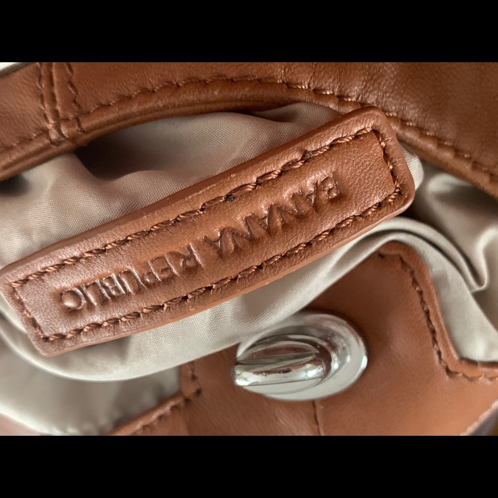 BANANA REPUBLIC LEATHER HANDBAG